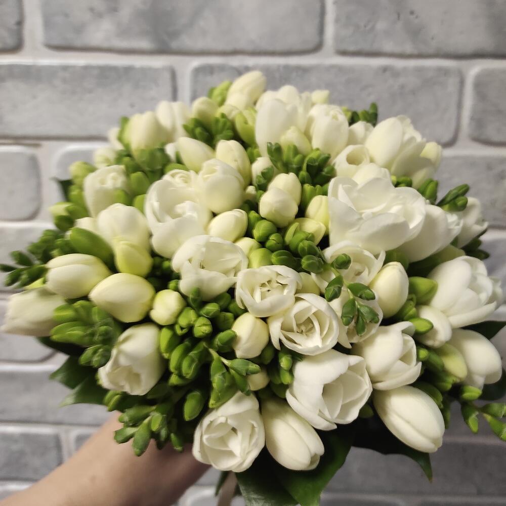 Buchet de Mireasă din Frezii + Butonieră